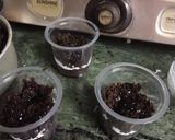 A picture of step 5 of Oreo glass cake.