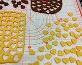 Foto langkah ke 8 dari resep Heart Cookies.
