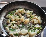 A picture of step 2 of Sabudana khichadi.