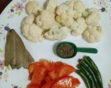 A picture of step 2 of Katla Cauliflower Curry.