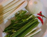 Hình bước làm 1 của món Bún bò giò heo