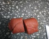 A picture of step 13 of Beetroot rose mathri.