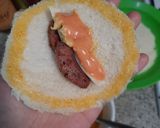 Foto langkah ke 2 dari resep Pastel Roti Sosis Mayo Pedas.
