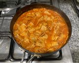 Foto del paso 4 de la receta: Chilaquiles rojos con huevo estrellado