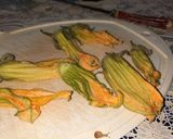 Foto del paso 1 de la receta: Flores de zapallo en lingote
