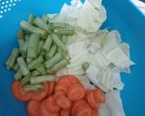 Foto langkah ke 1 dari resep Sop Kilat Sayur Telur.