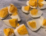 A picture of step 1 of Egg and orange salad.