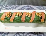 Foto del paso 6 de la receta: Rollo de espinacas con salmón ahumado y mousse de queso con nueces