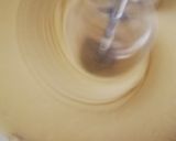 Foto del paso 6 de la receta: Bizcocho de petitsuisse de plátano con gotas de chocolate