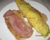 Foto del paso 5 de la receta: Desayuno con huevo, bacon y pan