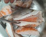 Foto langkah ke 2 dari resep Grilled salmon fin.