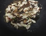 รูปขั้นตอนการทำที่ 2 ของ “ผัดกระเพราอกไก่”