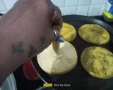 A picture of step 8 of Bajra Methi Bhakhri (Pearl Millet Flour Methi Bhakhri).