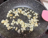 Foto del paso 2 de la receta: Gulas al ajillo
