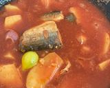 Gambar langkah 7 resipi Sambal Sardin Kentang.