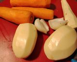 Reszelt zöldségleves májgombóccal gluténmentesen gyors főző edényben főzve recept fázis 1 fotója
