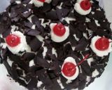 Foto langkah ke 18 dari resep Blackforest (base cake Brownies kukus Ny. Liem).