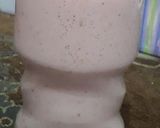 A picture of step 1 of Strawberry cornflakes smoothie.