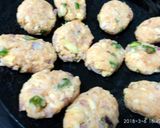 A picture of step 5 of Rice cutlets.