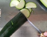 Foto del paso 2 de la receta Muslos de pollo deshuesados con calabacín