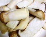 Hình bước làm 1 của món Canh Cải Bẹ Xanh Nấu Nấm Và Thịt
