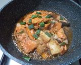 Foto langkah ke 4 dari resep Tetelan salmon masak kecap.
