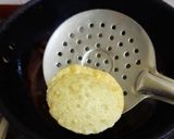 A picture of step 7 of Urad dal appalam or papad.