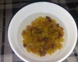 A picture of step 3 of Seffa with Raisins for Suhoor.