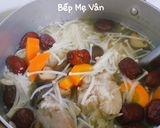 Hình bước làm 3 của món Canh sườn non nấu táo đỏ và nấm