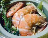 รูปขั้นตอนการทำที่ 2 ของ กุ้งอบเนยสมุนไพร+เหล้าตามใจคุณ