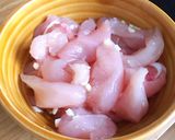 Hình bước làm 1 của món Ức Gà Xào Đậu Que Dẹp, Cà Rốt & Giá