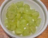 Foto del paso 2 de la receta: Ensalada de verdolagas con fruta