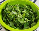 A picture of step 2 of Methi Chicken.