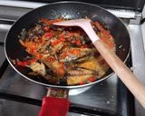 Foto langkah ke 4 dari resep 131. Pindang Tongkol Bumbu Iris.