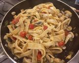Foto del paso 8 de la receta: Cintas cortadas a cuchillo con salsa caprese reversionada