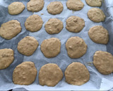 Foto del paso 6 de la receta: Galletitas de plátano 🍌 y cacahuete 🥜 con chispas de chocolate 🍫