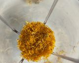Foto del passaggio 2 della ricetta Polvere di petali di calendula