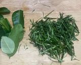 Foto langkah ke 1 dari resep 41. Nasi Daun Jeruk.