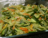 Foto del paso 3 de la receta: Salmón al horno con verduras y gulas