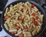 Foto del paso 8 de la receta: Tortiglioni con tomatitos, pollo y aguacate
