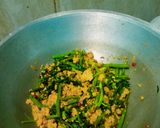 Foto langkah ke 5 dari resep Tumis Kangkung Oncom.