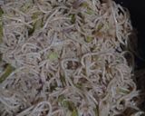 A picture of step 3 of Singaporean rice.