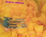 Foto del paso 2 de la receta: Ravioles de calabaza y queso con masa de remolacha