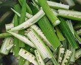 A picture of step 1 of Crispy Bhindi💚.