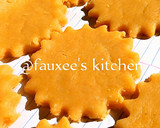 A picture of step 3 of Basic iced biscuits.