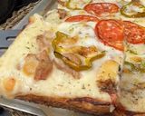 صورة لخطوة 7 من وصفة 🍕 بيتزا التوست السريعة 😋