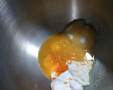 Foto del paso 3 de la receta: Bizcocho de yogur "a mi manera"