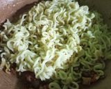 Foto langkah ke 3 dari resep Indomie Goreng Versi Simpel tapi Bikin Nagih😋.