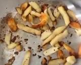 صورة لخطوة 1 من وصفة -بيض بالطماطم وجبن الحلوم 🍳😋
