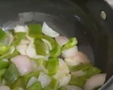 शिमला मिर्च प्याज़ा (Shimla Mirch Pyaza Recipe in Hindi) रेसिपी चरण 1 फोटो